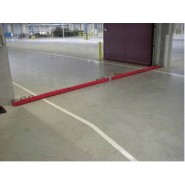 Barrière manuelle avec joints de sol en mousse pour inégalités au sol