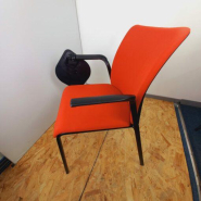 Chaise visiteur empilable avec tablette écritoire - Steelcase Eastside d'occasion - confortable_2