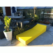 Mobilier extérieur en résine adapté aux contraintes de charges