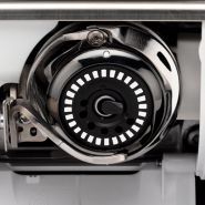 880 PLUS - Machine à broder Bernina - espace de couture 300 mm à droite de l’aiguille - fonctions avancées de broderie_2