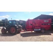 Machine agricole pour mélanger et distribuer des rations sans les dénaturer