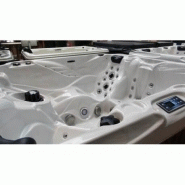 Jacuzzi THE PLEASURE avec système audio IPOD et chauffage hybride