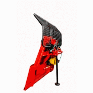 Treuil pour débardage de bois équipé d'une lame niveleuse et d'une barre d'encrage