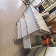 Caisson roulant avec 3 tiroirs - USM Haller d'occasion - structure en acier chromé et panneaux thermolaqués_2