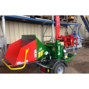 Appareil de broyage de branches avec rouleaux hydrauliques