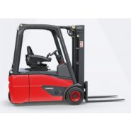 Chariot élévateur pour manutention précise dans des espaces restreints