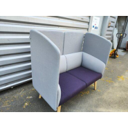 Canapé 2 places SEDUS avec séparation visuelle - d'occasion - pieds en bois - design moderne_2