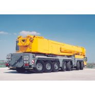 Grue automotrice pour travaux exigeants avec contrepoids optimisé