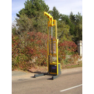 Grue d'atelier performante avec régulateur de pression et système de sécurité anti-éclatement pour une utilisation fiable et sûre_2