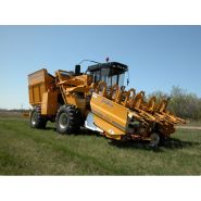 Récolteuse multi-légumes Oxbo 2430 - Sweere Food Processing B.V - moteur John Deere 173 HP - capacité 4545 kg_2