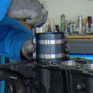 Compresseur de segments de pistons - Unior - avec vis de réglage de sécurité et enveloppe en acier à ressort_2