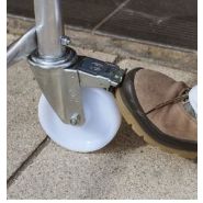 Échafaudage sécurisé avec lisses et sous-lisses intégrées