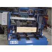 Machine industrielle pour la production de semelles de palettes en bois