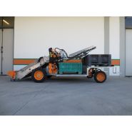 Récolteuse automotrice sur roues 8000 Herbex - Ortomec SRL - largeur de la tête de récolte 120 à 180 cm - moteur diesel 3 cylindres, transmission hydraulique et mécanique_2