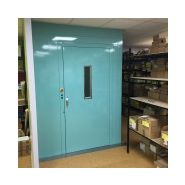 Équipement de levage industriel avec structure en acier et plusieurs arrêts