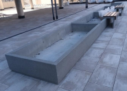 Jardinière Espace en béton avec banc intégré - Blanc / Gris / Ocre / Finition petra 1_2