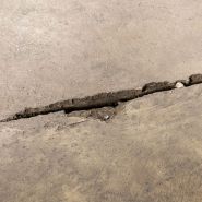 Produit pour réparer et remplir les joints de dilatation intérieurs et extérieurs