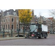 Balayeuse professionnelle Swingo 200+ adaptée aux zones urbaines