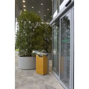 Poubelle publique 106shield2c - Shield - Fima - Métal et bois de frêne - Ouverture en basculement_2