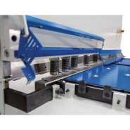 Cisaille guillotine Metallkraft HTBS BASIC 4106 - 4204006 avec réglage motorisé et commande numérique_2