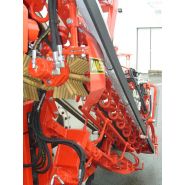 Récolteuse de carottes portée S3TCMR - Simon avec mise en remorque et triage pour 2 opérateurs_2