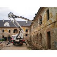 Camion nacelle Snake 2112 avec stabilisateurs type A