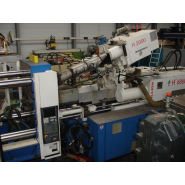 Machine de moulage bi matières avec dimensions entre colonnes de 930 mm x 930 mm