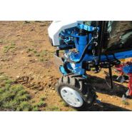 Tracteur 809 t4i équipé d'une direction hydraulique à angle de braquage 80°