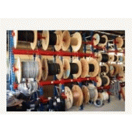 Stockage sécurisé de câbles sur rayonnage à tourets