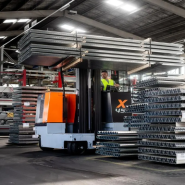 Chariot Multidirectionnel Électrique  avec une Capacité de levage  jusqu'à 4,5 tonnes en Isère et Rhône - Alpes  -  disponible en achat neuf et en location de courte à longue durée_2