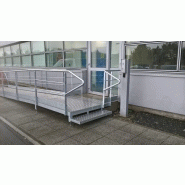 Accès PMR sécurisé avec passerelle en métal déployé