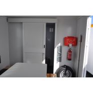 Intérieur de la base vie mobile avec revêtement sol vinyle