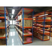 Rayonnage industriel robuste, modulable et innovant pour l'entreposage de grandes quantités de marchandises_2