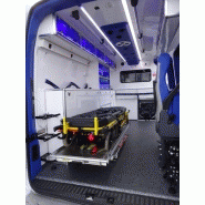 Intérieur aménagé de l'ambulance Renault Master 2017