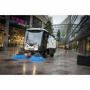 Balayeuse compacte Johnston C201 - 4 roues directrices, faible impact environnemental et hautes performances_2