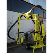 Machine d'effeuillage pour vignoble avec surpresseur intégré
