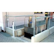 Élévateur compact VERRAlift LM avec design en tôle perforée inox