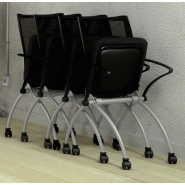Chaise empilable austria sur roulettes, assise rabattable