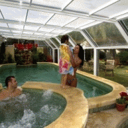 Abri piscine Palma - adossé et télescopique en polycarbonate, idéal pour piscines larges près d'un mur_2