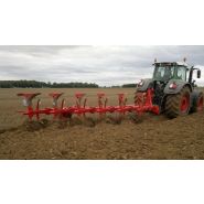 Charrue agricole polyvalente pour terres rocheuses et dures