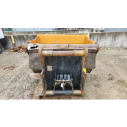 Godet pivotant SL-1600 - OilQuick OQ 80 - Attache rapide et grande liberté de mouvement_2