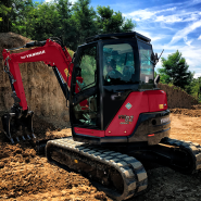 Midi-pelle zéro déport arrière ViO82 YANMAR - Stabilité optimale et force de levage exceptionnelle pour environnements urbains exigus_2