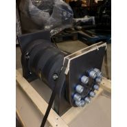 Équipement pour pelles de chantier avec moteur d'inclinaison