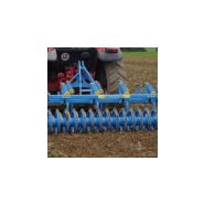 Outil agricole Demeter pour fissuration et optimisation des sols