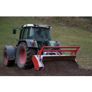 Équipement forestier avec portail arrière hydraulique