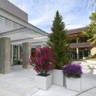 Jardinière Koniq en béton pour espaces urbains et jardins - Blanc et gris - Marbre ou carrière concassée_2