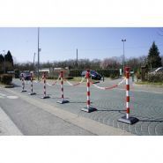 Leo12105 - Barrière à chaîne Disset Odiseo - 10 m - Délimitation de zones avec signalisation_2