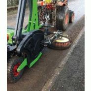 Balayeuse de voirie modèle City Clean - adaptable microtracteurs 20-25 CV - Double balai brevet COCHET_2