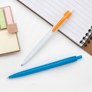 Stylo à bille coloré en plastique - Encre bleue - Couleur bleu clair - Poids 7g_2