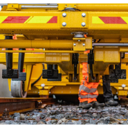 Équipement de bourrage fiable pour virages et pentes